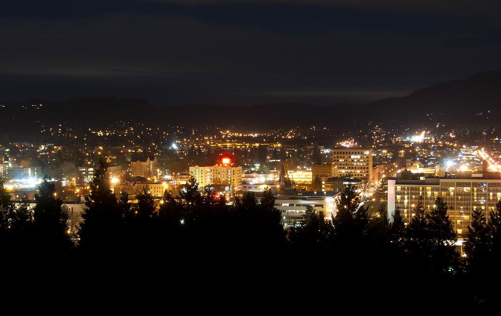 Red Lion Inn & Suites Eugene Exteriör bild